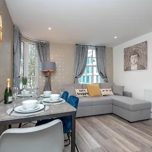 brand-new-2-bed-1st-floor-flat-with-parking-town-centre.cardiffhotelswales.com/